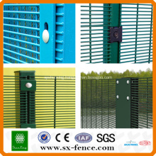 Galvanized and PVC Coated Wire Mesh fence in Europe